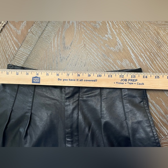 Free People Faux Black Leather Pleated Front Trouser Pants Pockets size 4 - Picture 10 of 11